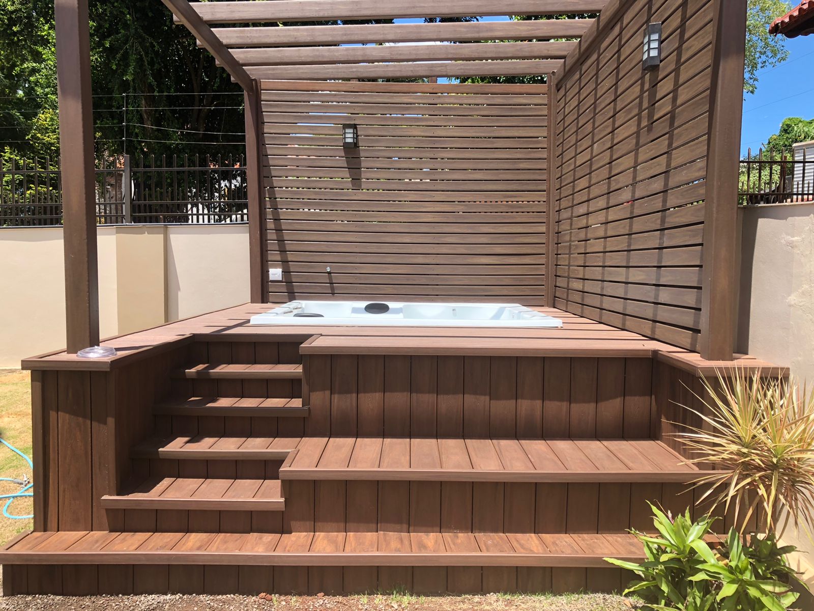 Pergolado com spa