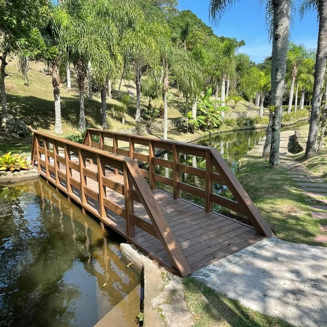 Ponte em madeira plástica